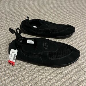Men’s Cancun black water socks
New size 11